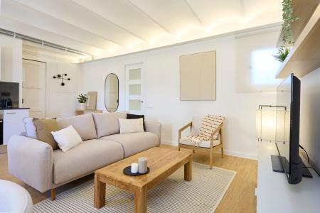 Alquiler de temporada en Ciutat Vella: Apartamento con balcón y despacho