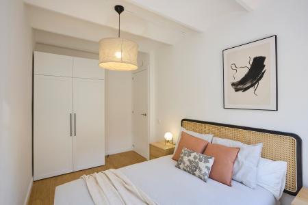 Alquiler de temporada en Ciutat Vella: Apartamento con balcón y despacho