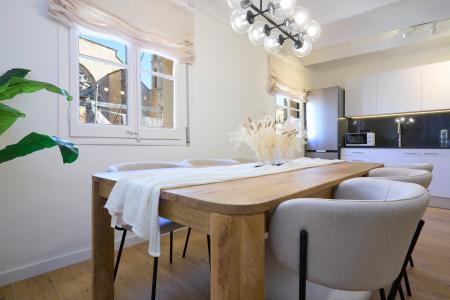 Alquiler de temporada en Ciutat Vella: Apartamento con balcón y despacho