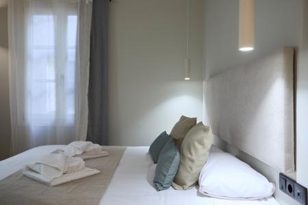 Inmueble Amueblado de 75 m² en Ciutat Vella con 2 Habitaciones Dobles