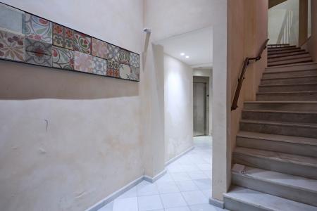 Oportunidad en Ciutat Vella: Inmueble de 74 m² con 2 Habitaciones