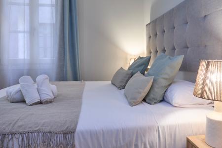 Oportunidad en Ciutat Vella: Inmueble de 74 m² con 2 Habitaciones