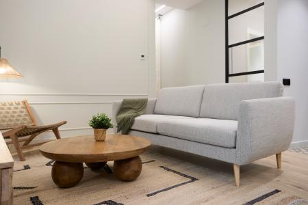 Oportunidad en Ciutat Vella: Inmueble de 74 m² con 2 Habitaciones