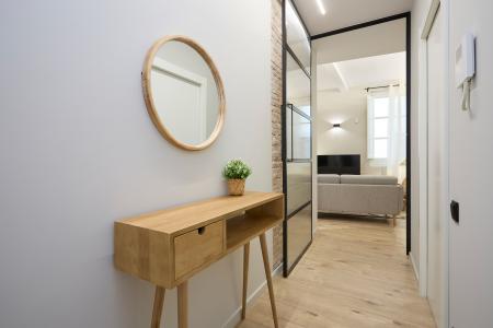 Oportunidad en Ciutat Vella: Inmueble de 74 m² con 2 Habitaciones