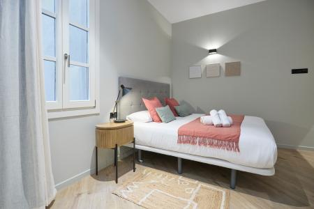 Oportunidad en Ciutat Vella: Inmueble de 74 m² con 2 Habitaciones