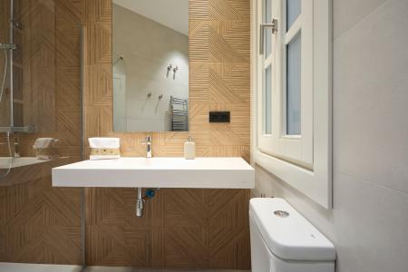 Oportunidad en Ciutat Vella: Inmueble de 74 m² con 2 Habitaciones