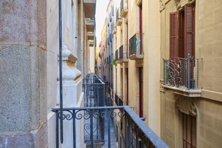 Oportunidad en Ciutat Vella: Inmueble de 74 m² con 2 Habitaciones