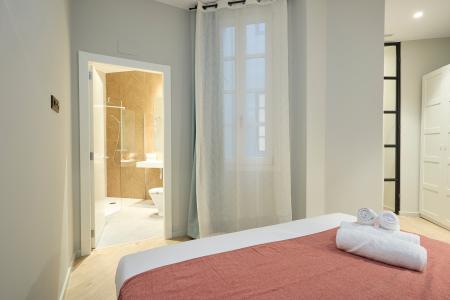 Oportunidad en Ciutat Vella: Inmueble de 74 m² con 2 Habitaciones