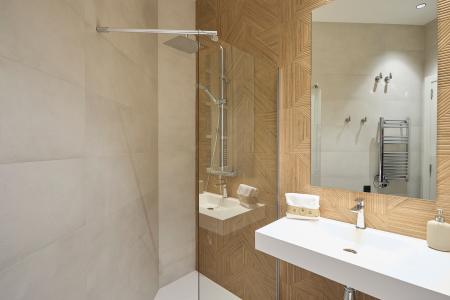 Oportunidad en Ciutat Vella: Inmueble de 74 m² con 2 Habitaciones