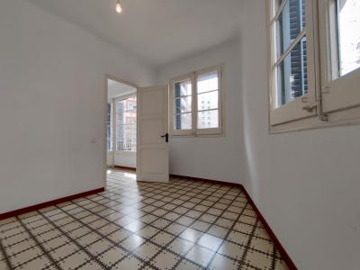 Pis en Lloguer a Barcelona Av. Gaudí - Còrsega