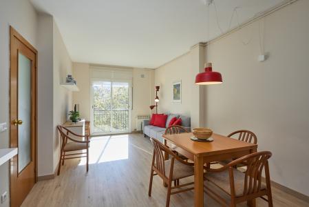 Apartamento en alquiler temporal con tres habitaciones dobles en Poble Sec