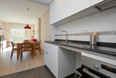 Apartamento en alquiler temporal con tres habitaciones dobles en Poble Sec