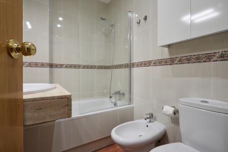 Apartamento en alquiler temporal con tres habitaciones dobles en Poble Sec