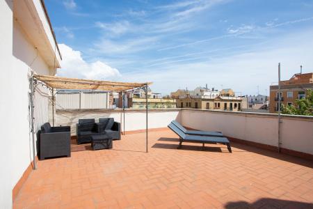 Apartamento en alquiler temporal con tres habitaciones dobles en Poble Sec