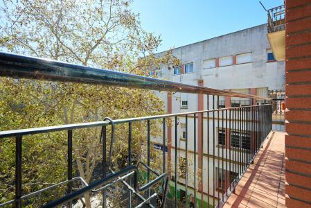Apartamento en alquiler temporal con tres habitaciones dobles en Poble Sec