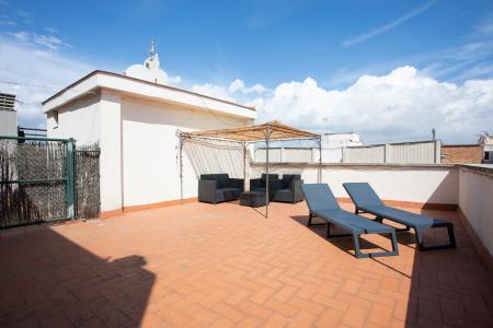 Apartamento en alquiler temporal con tres habitaciones dobles en Poble Sec