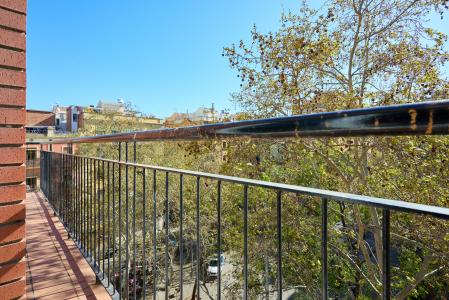 Apartamento en alquiler temporal con tres habitaciones dobles en Poble Sec