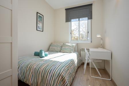 Apartamento en alquiler temporal con tres habitaciones dobles en Poble Sec