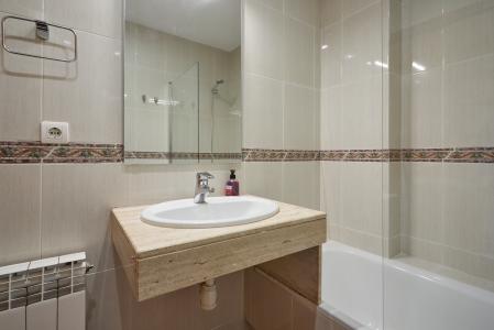 Apartamento en alquiler temporal con tres habitaciones dobles en Poble Sec