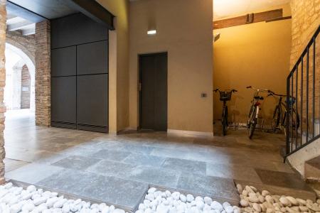 Loft en alquiler temporal con habitación doble y espectacular salón en Gòtic