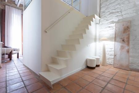 Loft en alquiler temporal con habitación doble y espectacular salón en Gòtic