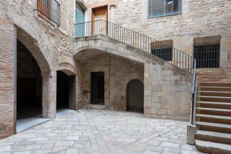 Loft en alquiler temporal con habitación doble y espectacular salón en Gòtic