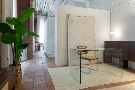 Loft en alquiler temporal con habitación doble y espectacular salón en Gòtic
