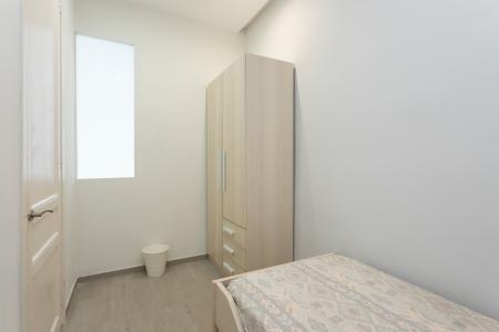 Apartamento en alquiler temporal con tres habitaciones y dos baños en Eixample