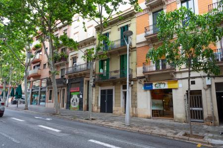 Apartamento en alquiler temporal con tres habitaciones y dos baños en Eixample