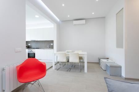 Apartamento en alquiler temporal con tres habitaciones y dos baños en Eixample