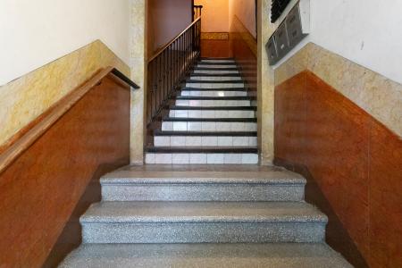 Apartamento en alquiler temporal con tres habitaciones y dos baños en Eixample