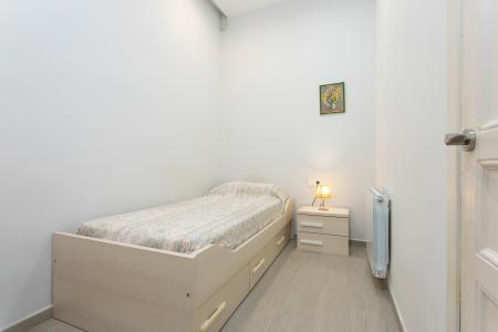 Apartamento en alquiler temporal con tres habitaciones y dos baños en Eixample