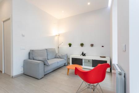 Apartamento en alquiler temporal con tres habitaciones y dos baños en Eixample