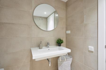 Apartamento en alquiler temporal con dos habitaciones, tres baños y terraza en Hospitalet