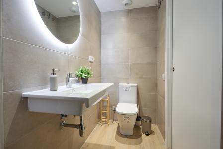 Apartamento en alquiler temporal con dos habitaciones, tres baños y terraza en Hospitalet