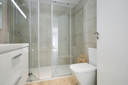 Apartamento en alquiler temporal con dos habitaciones, tres baños y terraza en Hospitalet
