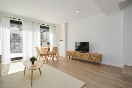 Apartamento en alquiler temporal con dos habitaciones, tres baños y terraza en Hospitalet
