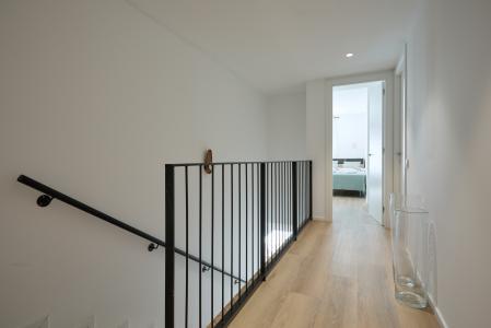 Apartamento en alquiler temporal con dos habitaciones, tres baños y terraza en Hospitalet