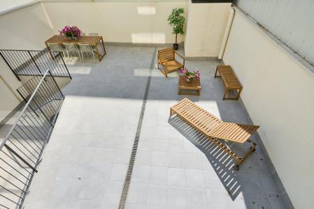Apartamento en alquiler temporal con dos habitaciones, tres baños y terraza en Hospitalet