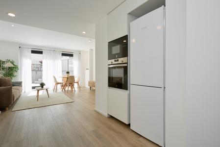 Apartamento en alquiler temporal con dos habitaciones, tres baños y terraza en Hospitalet