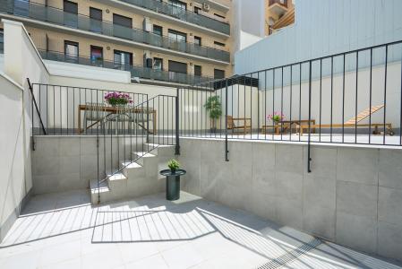 Apartamento en alquiler temporal con dos habitaciones, tres baños y terraza en Hospitalet