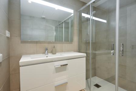 Apartamento en alquiler temporal con dos habitaciones, tres baños y terraza en Hospitalet