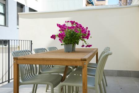 Apartamento en alquiler temporal con dos habitaciones, tres baños y terraza en Hospitalet
