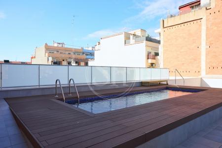 Apartamento en alquiler temporal con dos habitaciones, tres baños y terraza en Hospitalet