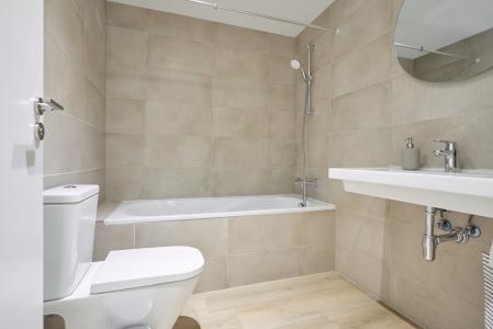 Apartamento en alquiler temporal con dos habitaciones, tres baños y terraza en Hospitalet