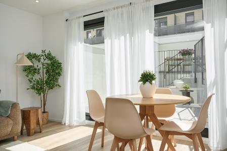 Apartamento en alquiler temporal con dos habitaciones, tres baños y terraza en Hospitalet