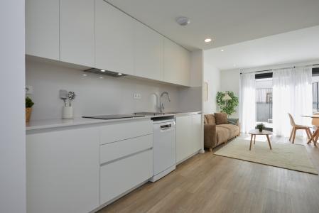 Apartamento en alquiler temporal con dos habitaciones, tres baños y terraza en Hospitalet