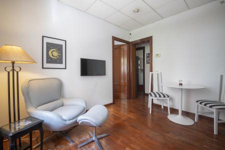 Apartamento en alquiler temporal con dos habitaciones y despacho en Park Güell