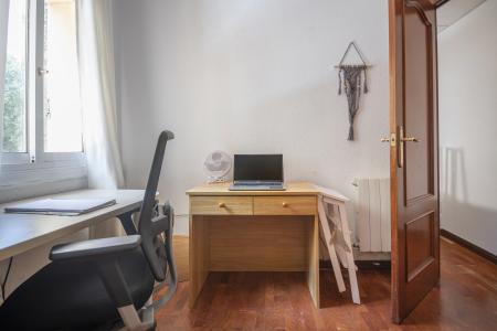 Apartamento en alquiler temporal con dos habitaciones y despacho en Park Güell