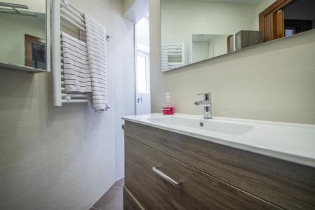 Apartamento en alquiler temporal con dos habitaciones y despacho en Park Güell